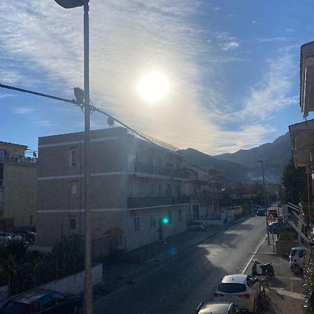 Ferienwohnung Domus Melius Castellammare di Stabia Exterior foto